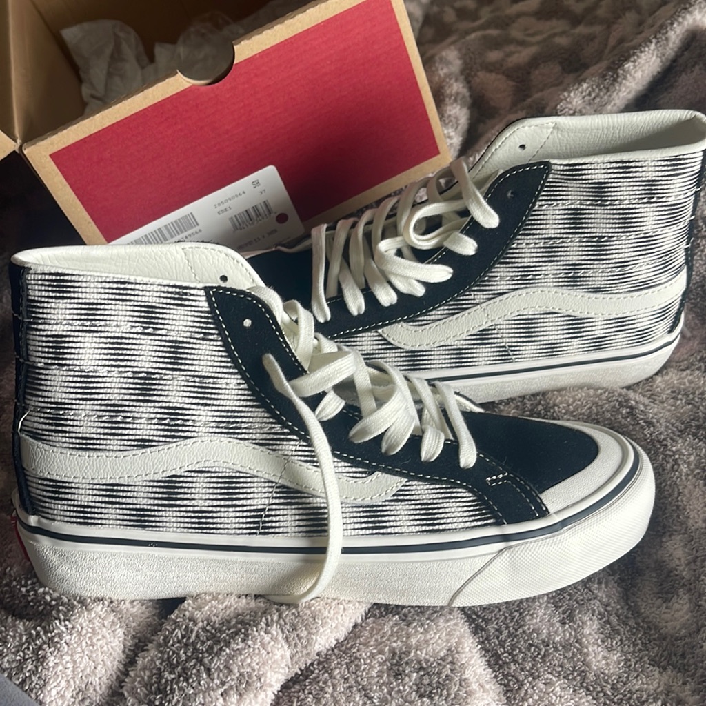 Vans Black And White 8.5 Women